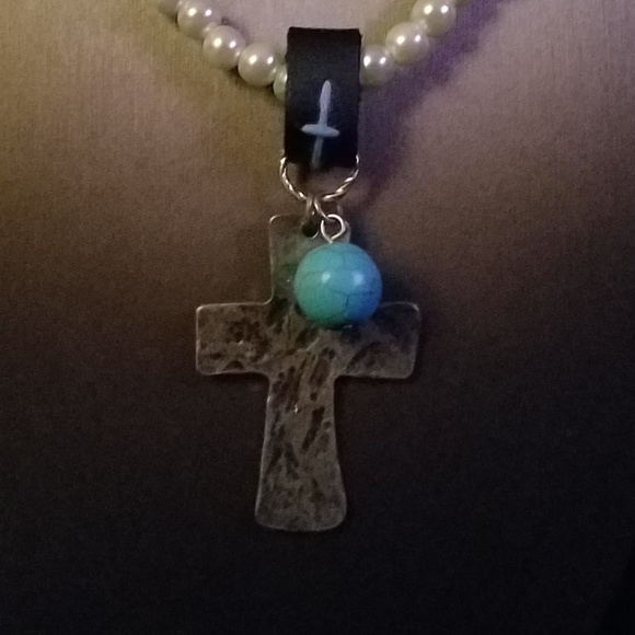 $3/30 Pearl colored beaded cross necklace - Picture 2 of 4